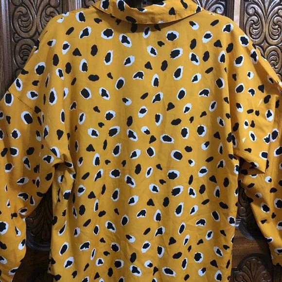 Woman’s boohoo Top - Picture 11 of 14